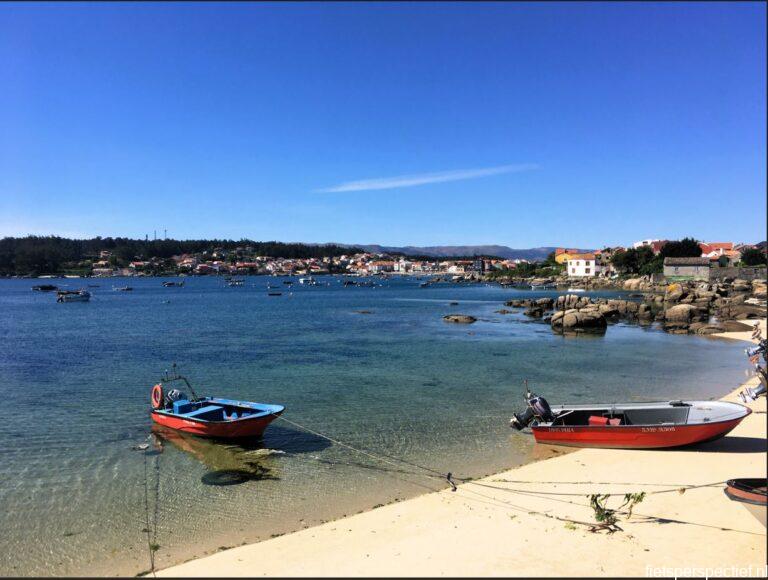 Fietsen in Galicië visserboten