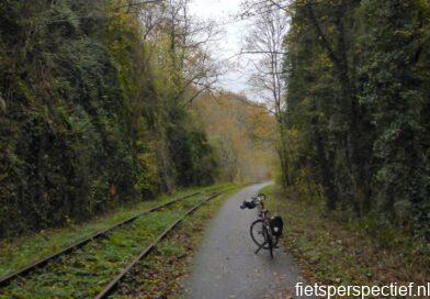 fietsen over oude spoorlijnen in Belgie